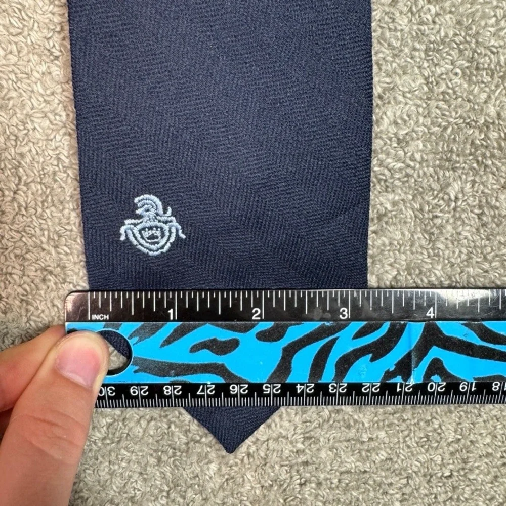 Via Re Mens Navy Blue Herringbone Wool Blend Crest Embroidered Necktie Tie
